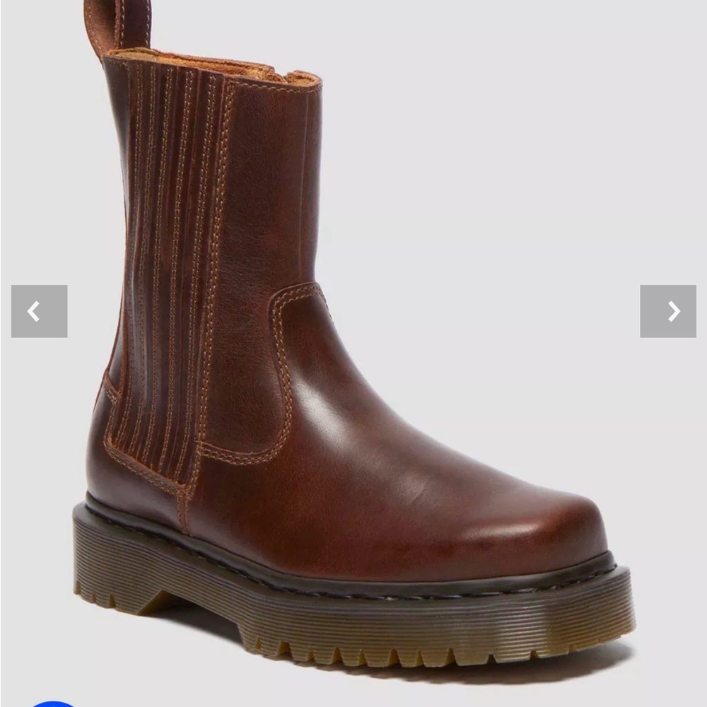 Dr. Martens AMAAYAH LO
Orleans Leather Chelsea Boots
